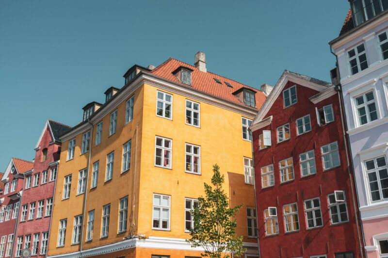 Farverige blokke i København
